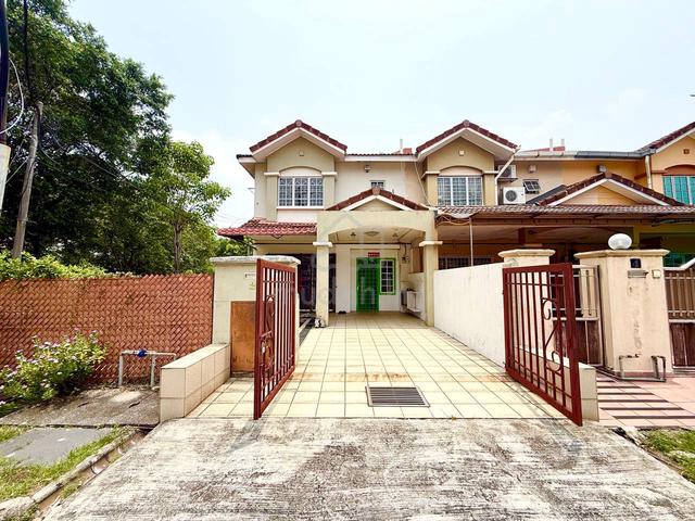 Corner Lot + Extra Land 🔥 2 Storey Taman Putra Prima ,Puchong. 1