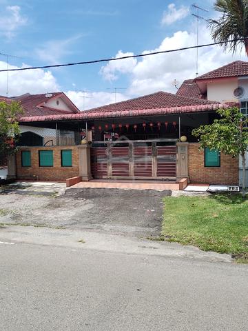 Semi-detached house for sale 1