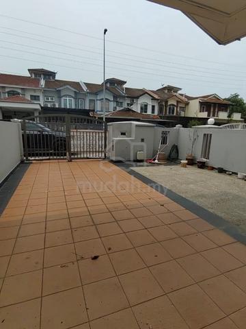 jenaris duoble storey house for rent 1