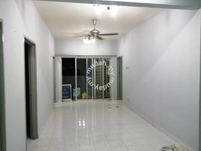 Pangsapuri Putra Indah Taman Pinggiran Putra 4 Room 2 Bath Apartment Condominium For Sale In Seri Kembangan Selangor