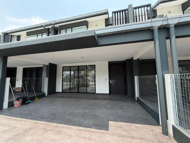 Nadira 3 @ Bandar Bukit Raja Double Storey House For Rent 1