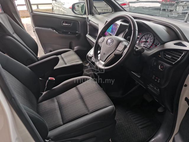 2019 Toyota VOXY 2.0 ZS KIRAMEKI II (A) - 4