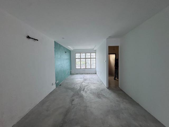 Facing Mainroad!! Vantage Point First floor 1200sf Hot Cake!! 1