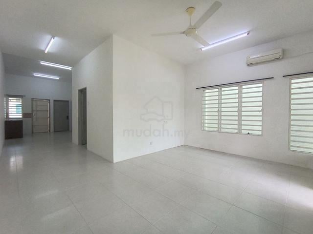 RENT for 1k only !! 22x75 / wit 2 Airconds / Panorama Lapangan Perdana 1