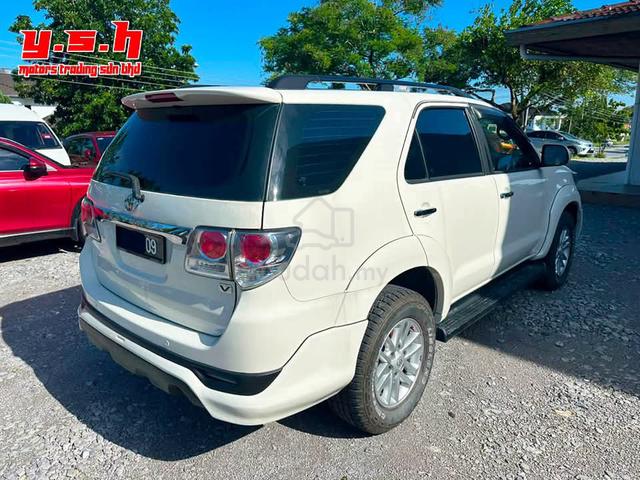 Toyota FORTUNER 2.7 V  (A) 2013 - 4