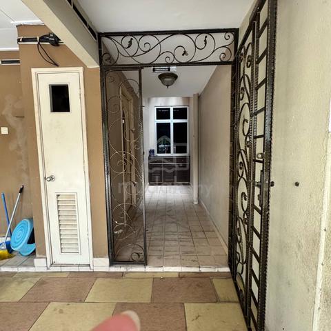 Hot Deal, Price Dropped House fo Sale USJ 22 Facing North and Open 3