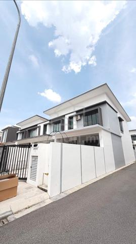 Renovated 2 Storey End Lot Adda Heights Green Avenue 1