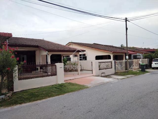 Semi-D Lunas Below MV, Marble Floor, Direct Owner 1