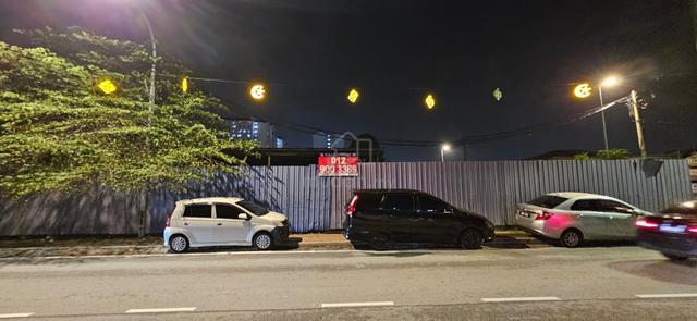 Road Frontage, busy area closed to Market 1