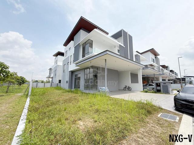 BRAND NEW CORNER !! 4654ft Broadleaf Residence 3 Storey Semi-D Corner 1