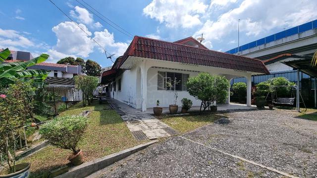 Kg Kuala Ampang (TamKong) Single Story Bungalow Well Maintain 1