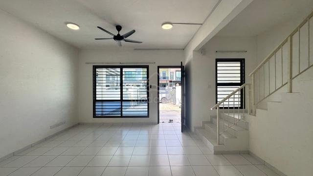 Tmn Austin Duta Double Storey For Rent (Nego) 1