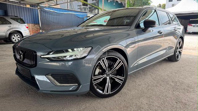 2022 Volvo V60 2.0 RECHARGE T8 Warranty until 2027 - 1