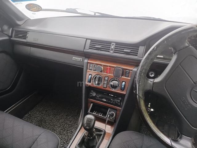 1995 Mercedes Benz 220E 2.2 W124 (A) - 4