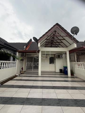 Cozy Renovated Single Storey Bandar Kinrara 1400sqft In Puchong Rent 1