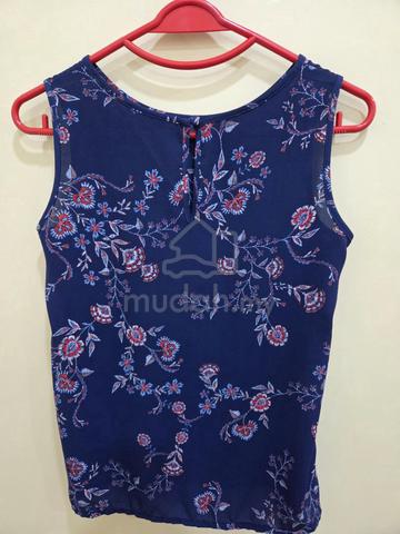 Sleeveless top - photo 2 of 3