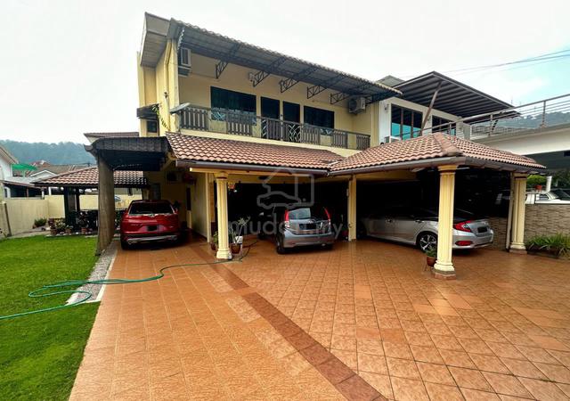Semi-D free hold house below market value 1