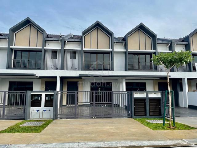 Below Market Value Double Storey Bandar Bukit Raja (Type Lyra) 1