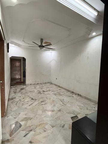 Kulai Sri Putri 1 Single Storey Terrace Full Loan Original Good Cond 1