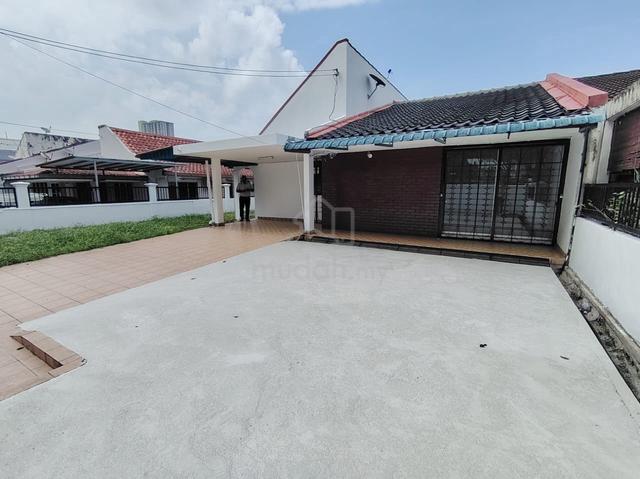 Subang Jaya SS17 Semi-Detached Opposite LRT and Courtyard Mall To Let 1