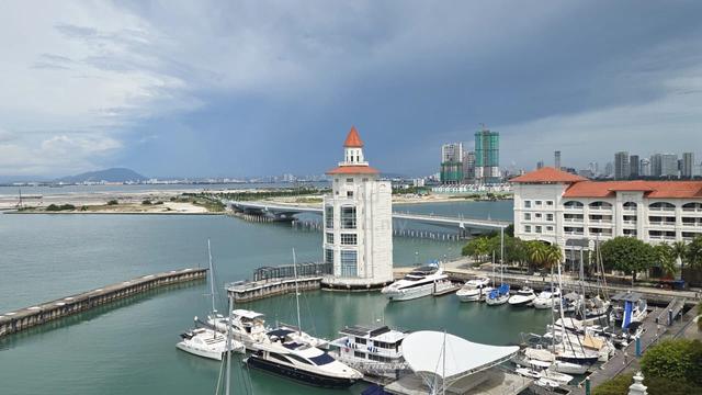 Straits Quay 1