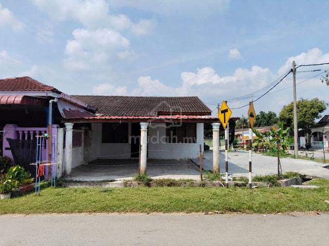 Corner Lot Single Storey Taman Raja Musa Kuala Selangor 1