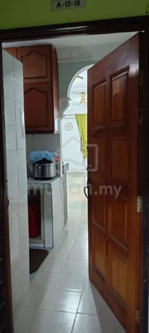 Rumah Pangsa Kayu Ara 1
