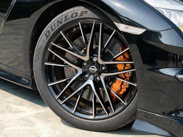 2023 Nissan GT-R Premium Edition RED INTERIOR - 5