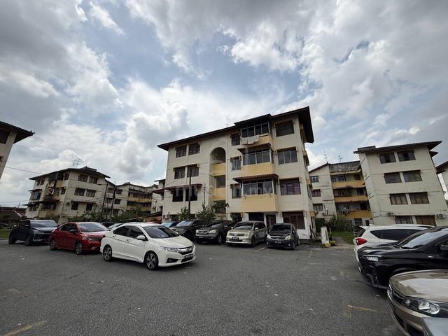 Flat Taman Perling 1