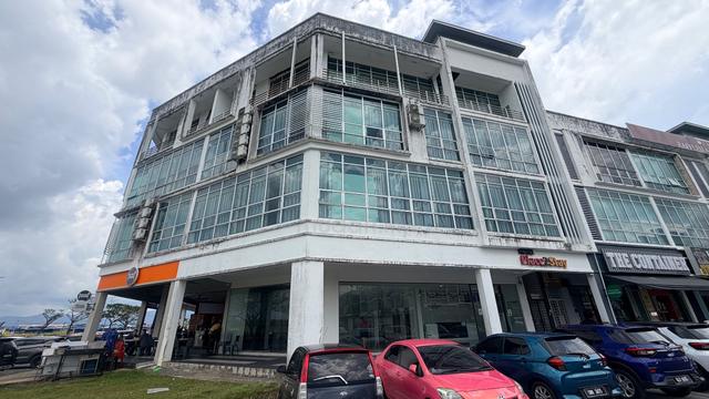 Investment Opportunity at Metrocity! 4 Storey Commercial For Sale ! 1