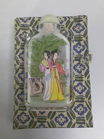Chinese Inside-Painted Beauty Snuff Bottle | 仕女内画鼻 - photo 2 of 2