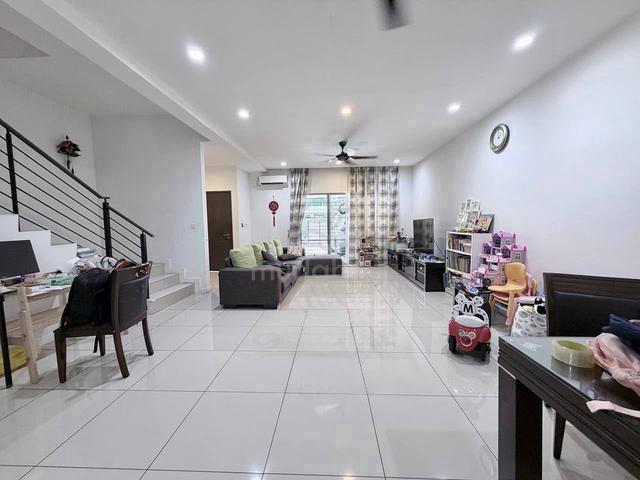 Nusa Idaman, Jalan Idaman 8, Terrace 22x75, Renovated, Gated Guarded 1