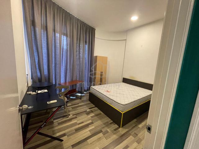 Fully Furnished Middle Room for Rent – Female Tenant Only 1