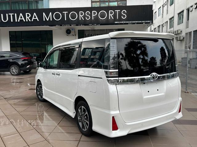 2021 Toyota VOXY 2.0 ZS KIRAMEKI III 7STR 2PD 45K - 2