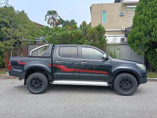 2013 TOYOTA Hilux 2.5 AT D/Cab - 4