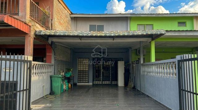 Well Maintaned Rumah Teres 2 Tingkat Taman Subang Baru, Subang 1