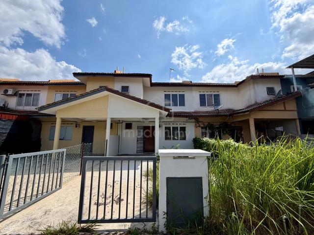 Freehold Double Storey Taman Banting Baru - Clean & Refurbished Unit 1