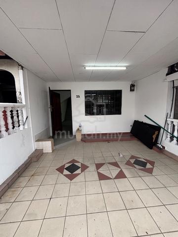 Walking dist Qiant Plentong / Double Storey / 2bedroom / Jalan Seroja 1