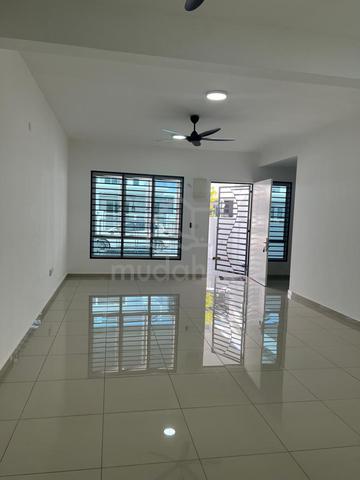Tiara Sendayan Unit Cheap For rent with full unit grill 1