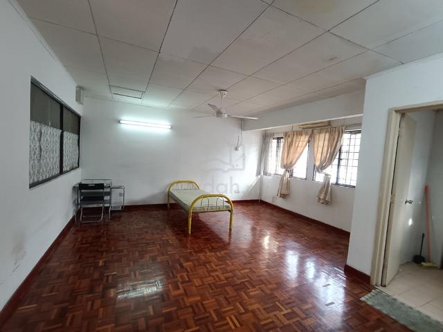 BANDAR UTAMA BU11 studio sized room for rent 1