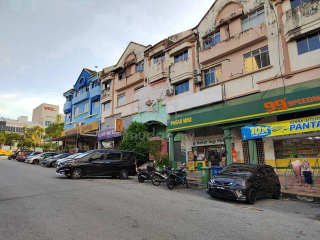 Hot Shah Alam Seksyen 7  kedai jalan besar sebelah unisel petrol 1