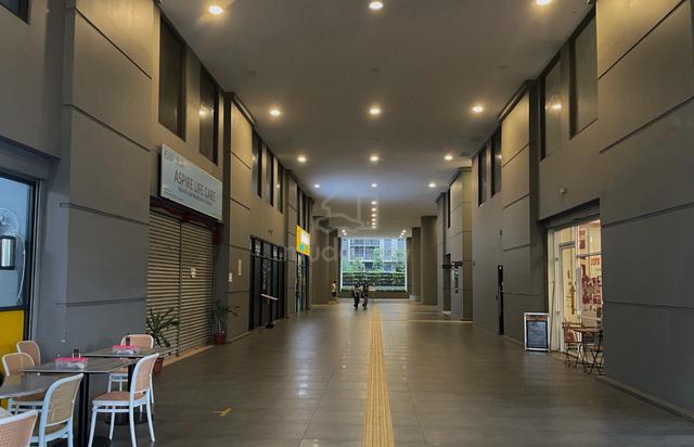 Ground Floor Commercial Shop Unit @ Equine Residence 1