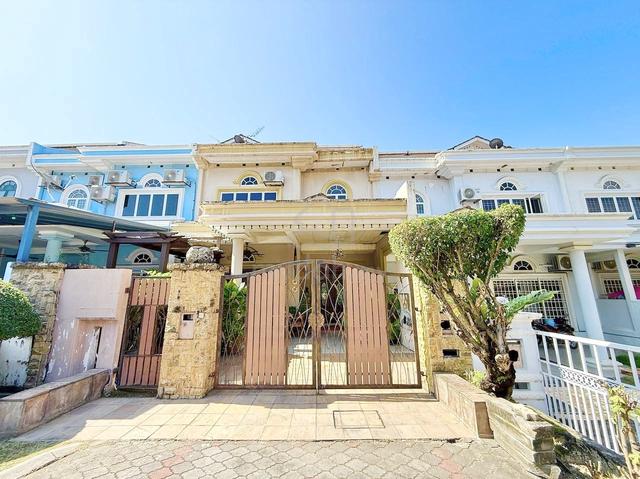 RENOVATED 2.5 Storey Terrace Seksyen 7, Shah Alam 1