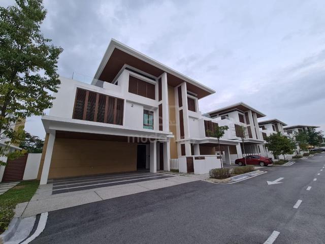[Lakeview, Guarded & Gated] Astana Residence Twinvilla Presint 8 Pu 1