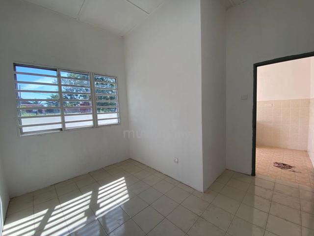 Teres Setingkat Renovated Hot location 4