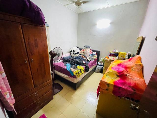 Air panas , 1800sf , 4r2b , partially furnished , setapak 4
