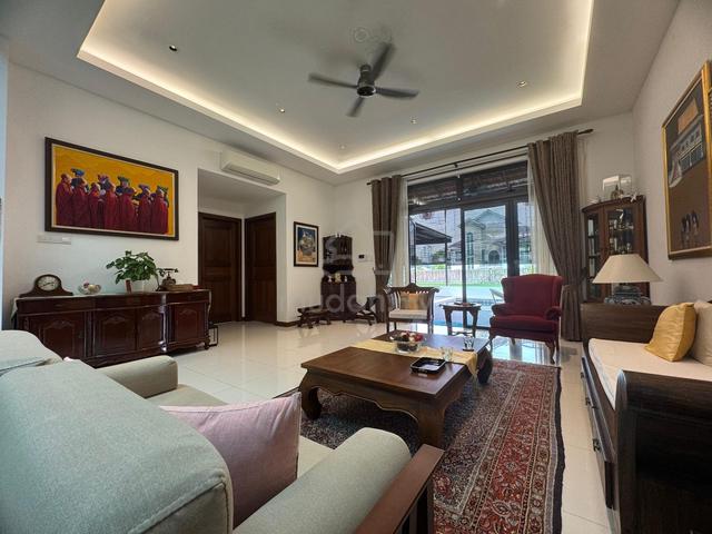 Perdana Lakeview East Bungalow with private pool. 4 years Bungalow 1