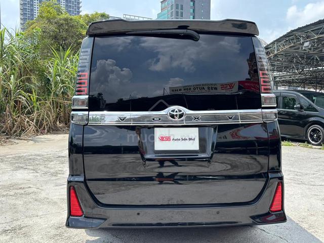 2019 Toyota VOXY 2.0 ZS KIRAMEKI II Sunroof - 4