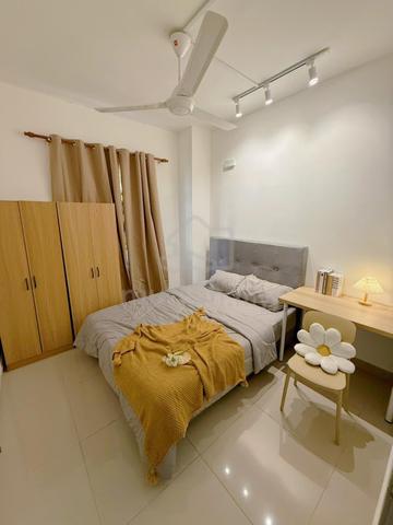female unit for rent in koi tropika 1