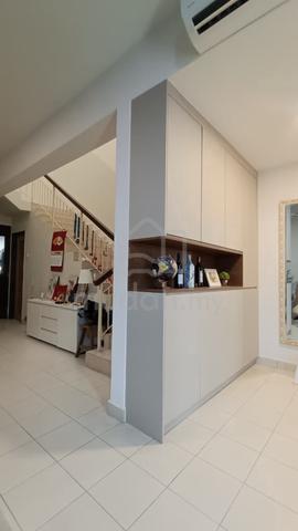 New Middle Room with Queen Bed, Fully Furnished–Setia Alam 1